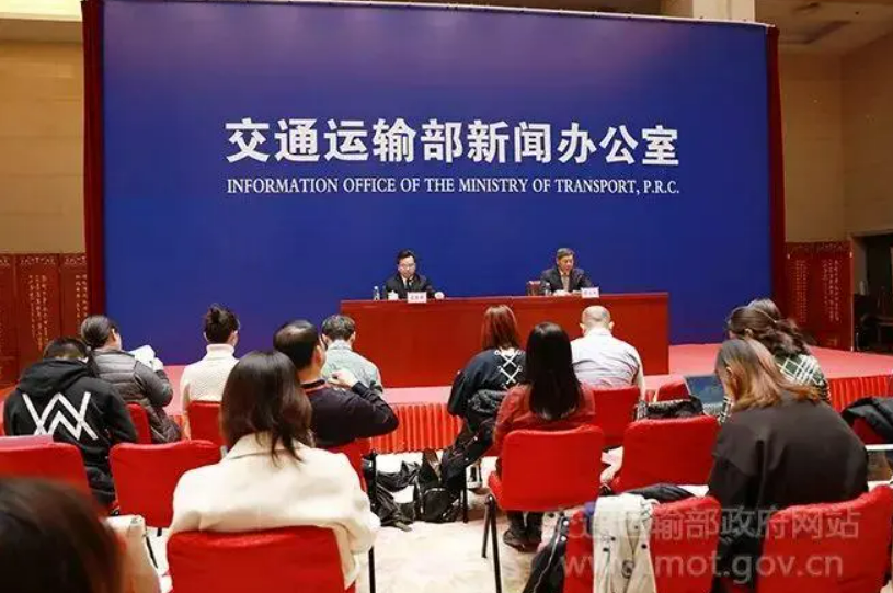 李小鵬在部黨組理論學(xué)習(xí)中心組二〇二二年第五次集體學(xué)習(xí)時強(qiáng)調(diào)：深入學(xué)習(xí)貫徹習(xí)近平總書記安全生產(chǎn)重要論述 高度警醒高度警覺堅(jiān)決避免重特大事故連續(xù)發(fā)生