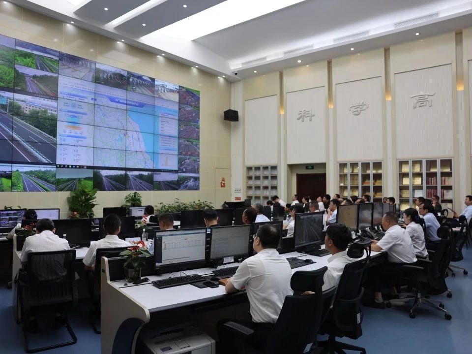 江蘇交控召開AI平方推進應(yīng)用現(xiàn)場會